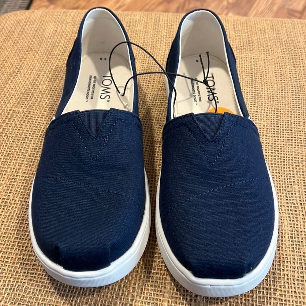 NWOT kids Toms